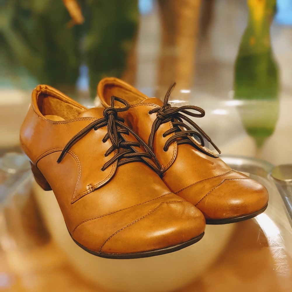 Taos Jive 2 Oxford heels